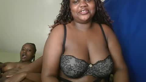 sassie_bee online show from September 30, 2025, 6:02 pm
