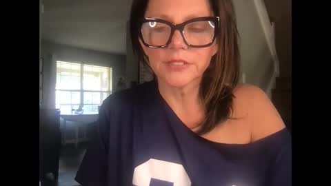 sassynsweetmilf online show from May 20, 2026, 12:33 pm