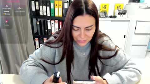 sassytiff online show from October 27, 2025, 12:53 pm