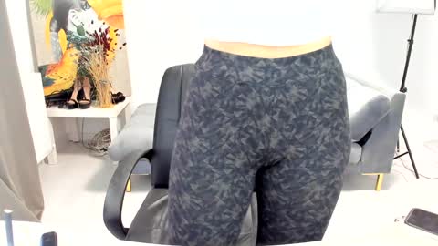 sassytiff online show from December 15, 2025, 10:08 am