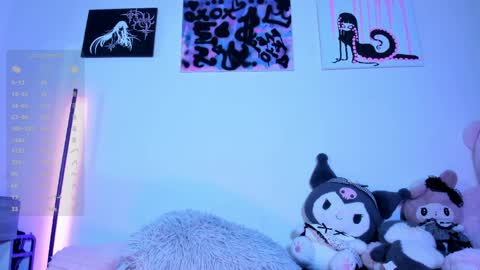    im expecting 300 thumbs up on my altar online show from May 15, 2026, 11:01 pm