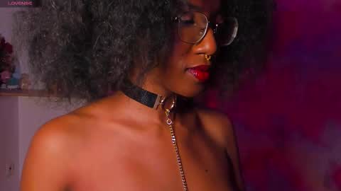 Snapshot of saturno_vibes chatting on November 4, 2025, 10:58 am saturno_vibes online show from November 4, 2025, 10:58 am