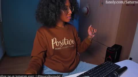 Snapshot of saturno_vibes chatting on November 21, 2025, 9:52 am saturno_vibes online show from November 21, 2025, 9:52 am