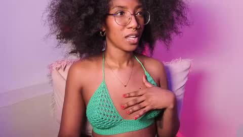 Snapshot of saturno_vibes chatting on December 2, 2025, 9:58 am saturno_vibes online show from December 2, 2025, 9:58 am