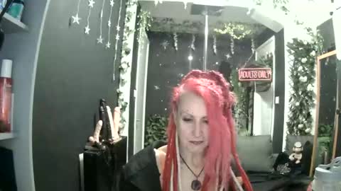 SaucySky online show from April 15, 2026, 9:37 pm