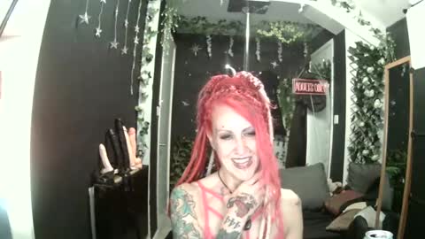 Snapshot of saucysky chatting on June 19, 2026, 7:28 pm SaucySky online show from June 19, 2026, 7:28 pm