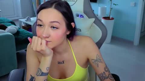 Ariel online show from March 26, 2026, 3:56 am