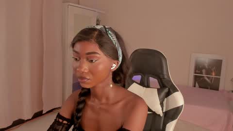 Savannahwildee online show from December 10, 2024, 7:43 pm