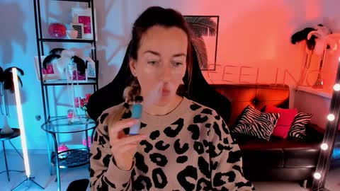 Snapshot of save_the_qween chatting on December 8, 2024, 5:18 am save the qween online show from December 8, 2024, 5:18 am