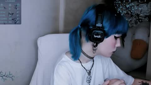 pronoun she. name Mary. age 21. online show from November 3, 2025, 11:55 am