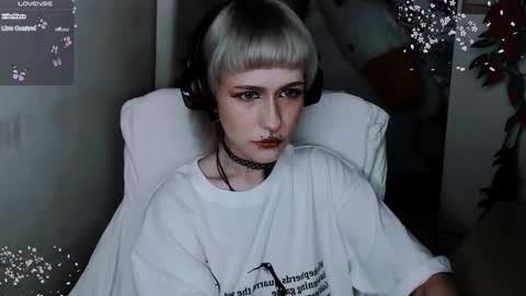 pronoun she. name Mary. age 21. online show from November 5, 2025, 5:02 pm