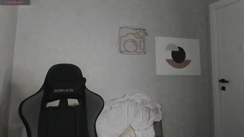 Kira  GMT 7 Mon Thu-Sun  0800am-0200pm  online show from December 15, 2025, 1:32 am