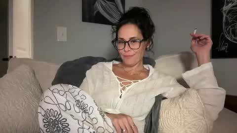 Good Girls Say Please...and Thank You online show from November 26, 2025, 4:13 am