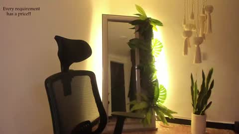 Snapshot of scalertt__steel_ chatting on December 5, 2024, 2:55 pm Venus online show from December 5, 2024, 2:55 pm