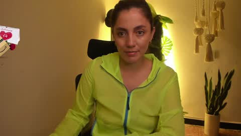 Snapshot of scalertt__steel_ chatting on February 7, 2025, 3:52 pm Venus online show from February 7, 2025, 3:52 pm
