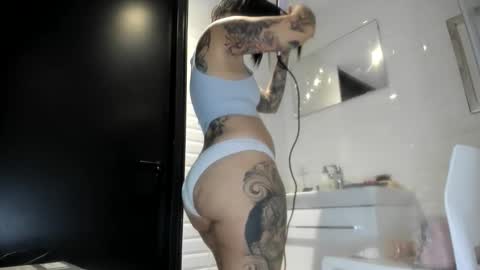 Scarlett Oconnor online show from April 9, 2026, 3:39 am