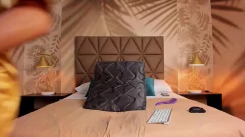 Scarleet online show from November 17, 2025, 7:52 pm