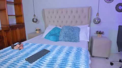 sacrlet online show from October 4, 2025, 7:34 pm