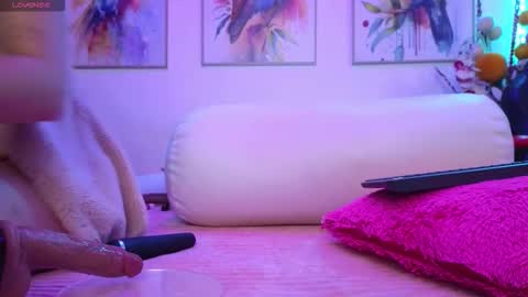 Snapshot of scarlet_desiree chatting on November 21, 2025, 11:42 am Scarlet online show from November 21, 2025, 11:42 am