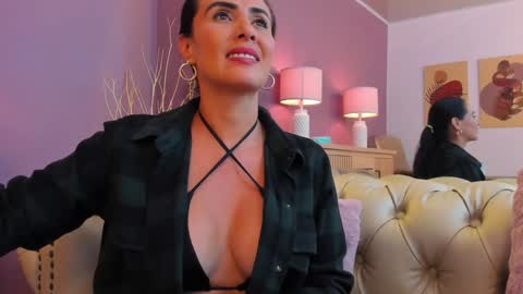 Scarlet Edwars online show from February 7, 2025, 3:08 pm