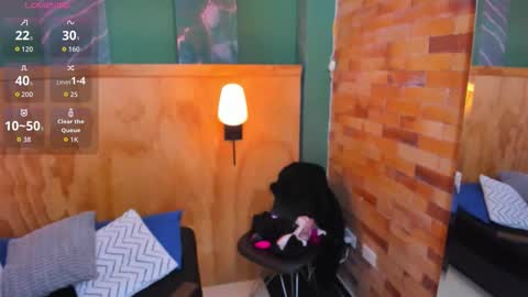 Scarlet Edwars online show from November 15, 2025, 12:02 pm