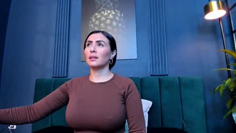 Scarlet Edwars online show from February 18, 2026, 12:01 pm