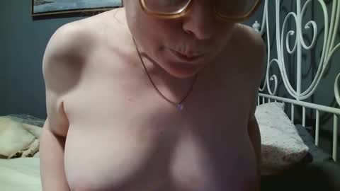 scarlet_envyy online show from September 14, 2025, 9:58 pm