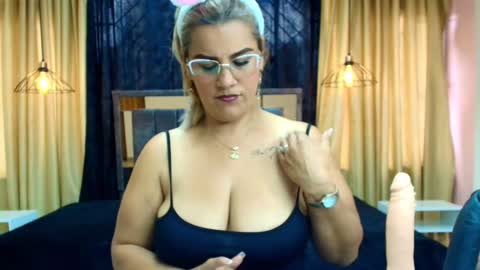 SCARLET MILF online show from November 18, 2025, 8:57 pm