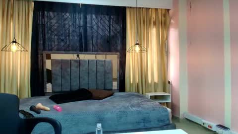 SCARLET MILF online show from December 2, 2025, 7:53 pm