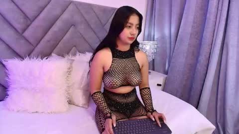 Snapshot of scarlet_queen7 chatting on May 4, 2026, 6:37 pm scarlet_queen7 online show from May 4, 2026, 6:37 pm