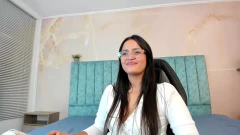 Snapshot of scarlet_rose__ chatting on March 4, 2025, 5:45 pm Scarlet  online show from March 4, 2025, 5:45 pm
