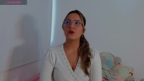 Snapshot of scarlet_rose__ chatting on October 23, 2025, 8:07 pm Scarlet  online show from October 23, 2025, 8:07 pm