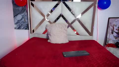 scarlet and roxane online show from July 7, 2026, 7:23 am