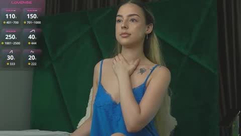 Scarlet online show from October 15, 2025, 12:33 am