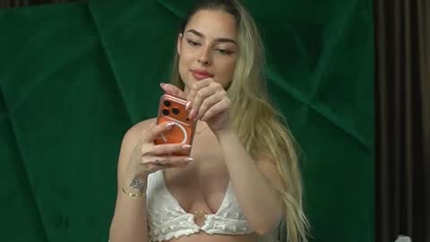 Scarlet online show from December 4, 2025, 11:13 pm