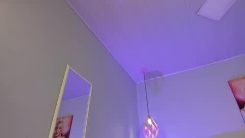 Scarlet  online show from December 18, 2025, 6:52 am