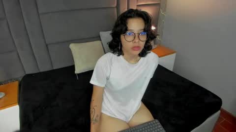 scarleth_blaze online show from June 25, 2026, 3:39 am