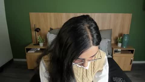 Scarlett  online show from December 18, 2025, 12:00 pm