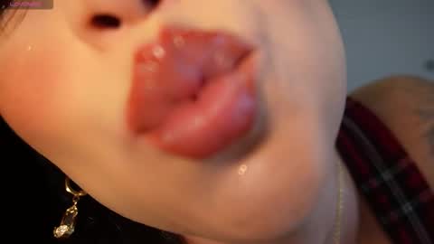 juli online show from December 4, 2025, 9:56 pm