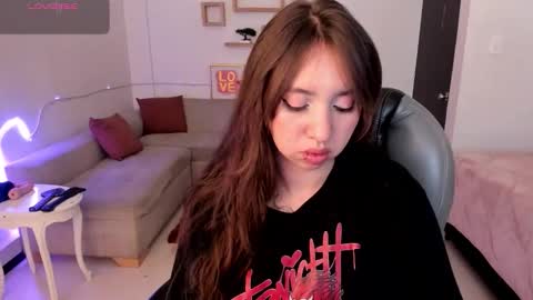 Scarlett online show from November 4, 2025, 12:26 pm