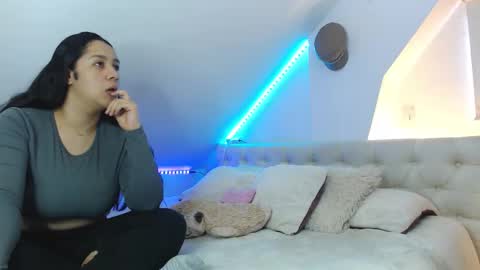 Scarlett and Jazmin online show from October 18, 2025, 11:00 am