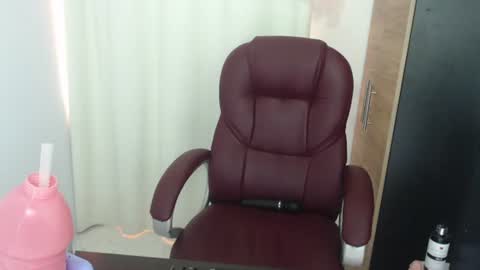 scarlett_mill online show from June 13, 2026, 6:39 pm
