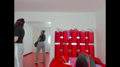 scarlett_red_11 online show from May 18, 2026, 4:24 pm