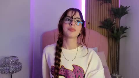 scarlett smith 3 online show from December 16, 2025, 3:11 am