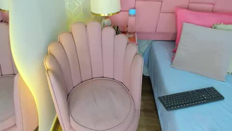 scarlett_vixen7 online show from December 1, 2025, 7:08 pm