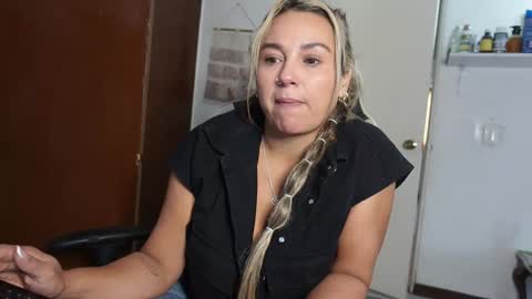 Snapshot of scarlettbellee chatting on April 30, 2026, 3:40 pm Scarlett online show from April 30, 2026, 3:40 pm