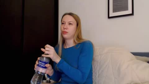 Snapshot of scarlettford chatting on November 17, 2025, 3:29 pm Scarlett online show from November 17, 2025, 3:29 pm