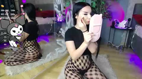 scarlettjakobs online show from November 10, 2025, 7:18 am