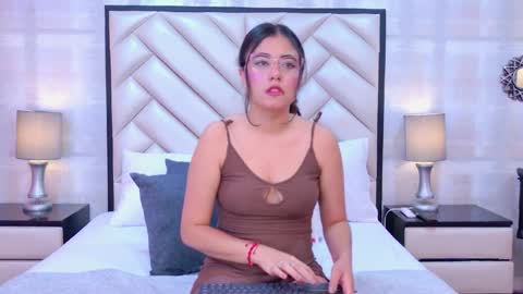 Scarlett Petrova online show from November 17, 2025, 11:38 am