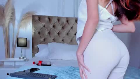 scarlett online show from November 4, 2025, 1:54 pm